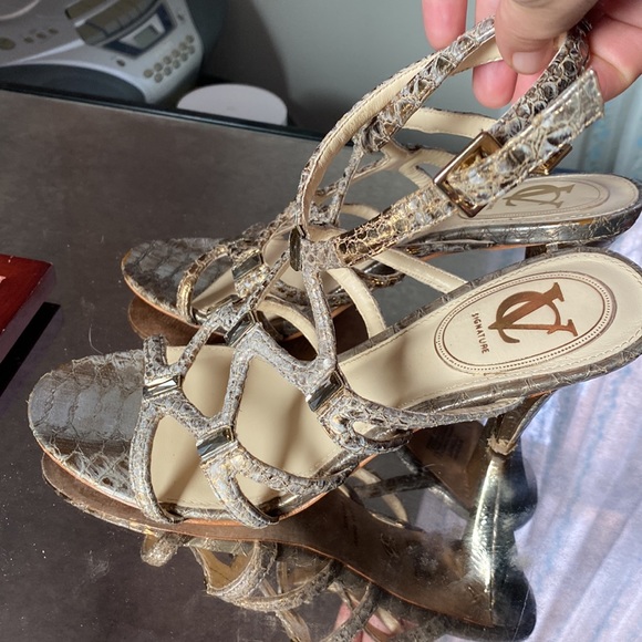 - CV. Signature - Picture 6 of 10